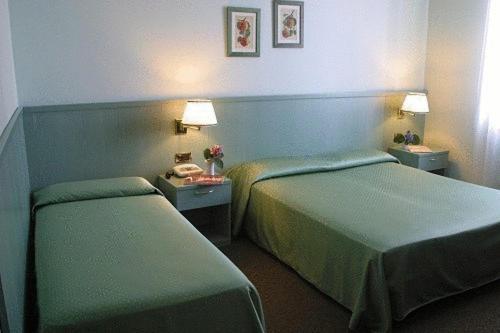 Albergo Della Corona Binasco Buitenkant foto