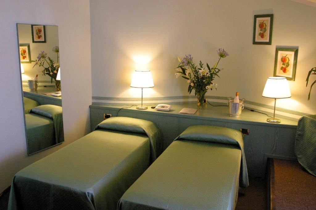Albergo Della Corona Binasco Kamer foto
